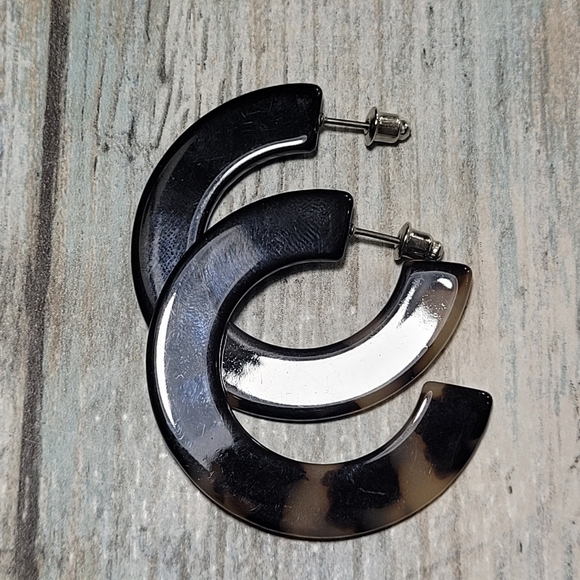 Tortoise C Hoop Earrings. - Picture 5 of 6